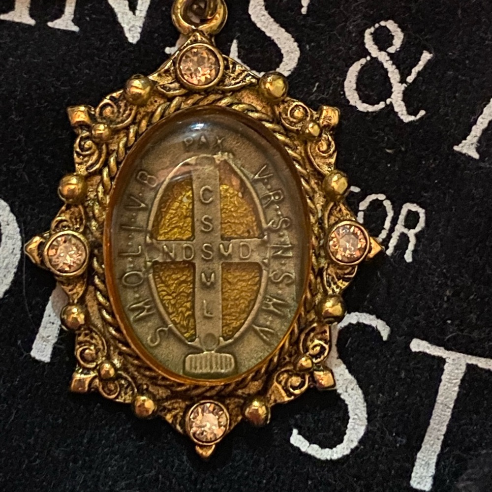 Virgins Saints & Angels Pendant wt gold chain